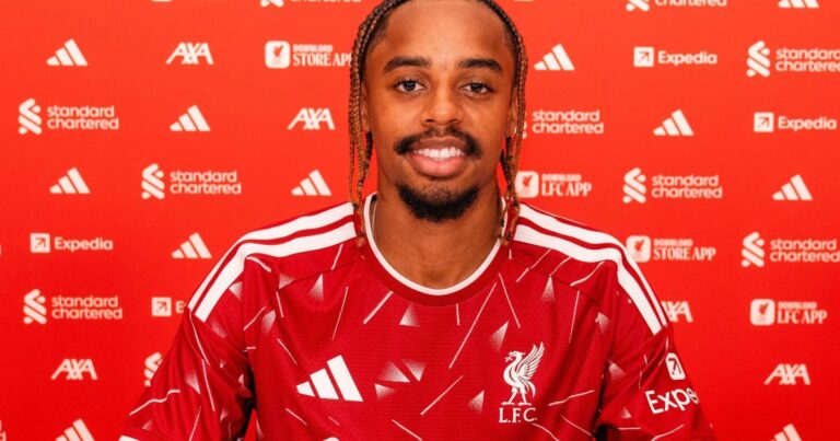 Liverpool anuncia contratação de Barcola do Paris Saint-Germain