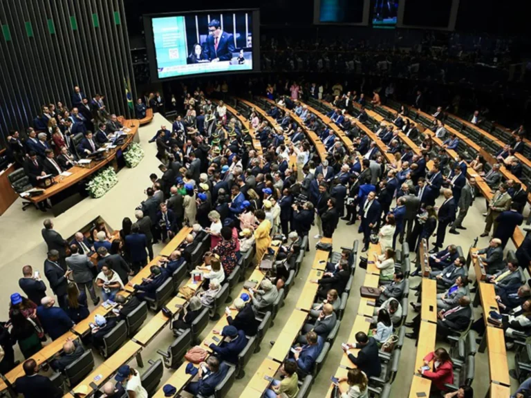 Paraná tem nove candidatos ao Senado em 2026, menor número em duas décadas