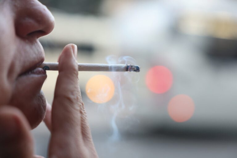 Pesquisa aponta aumento do tabagismo entre jovens de 16 a 24 anos no Brasil