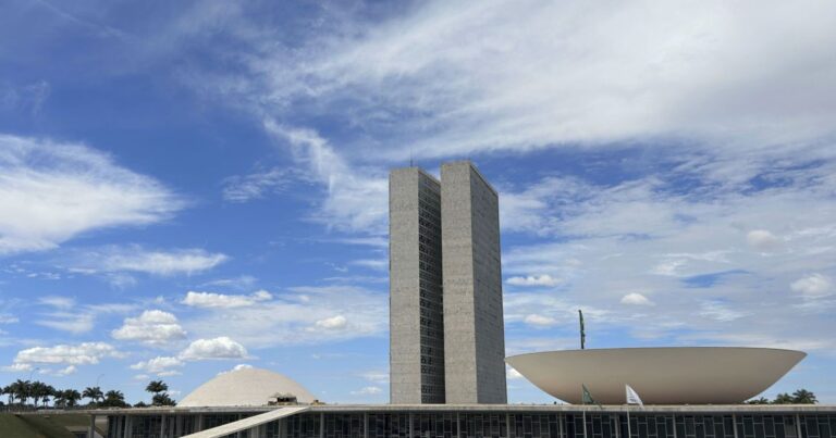 Congresso autoriza Governo a gastar até R$ 7 bi acima do teto em Defesa
