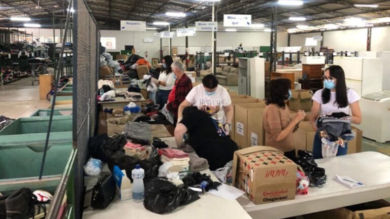Campanha do Agasalho de Curitiba atinge 300 mil peças arrecadadas