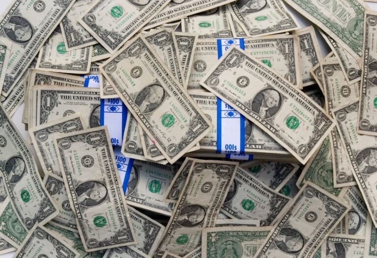 Dólar fecha 2026 em R$ 5,20 pela nona semana consecutiva, aponta Focus