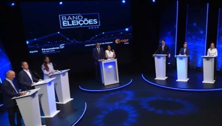 Candidatos atacam Celina em debate sobre saúde, educação e transporte no DF