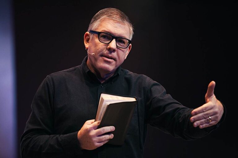 Pastor diferencia orientação sexual de pecado em entrevista