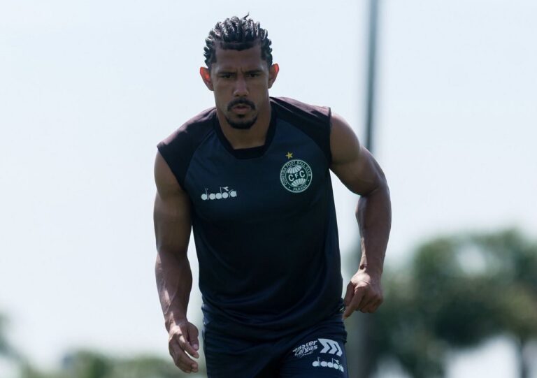 Coritiba enfrenta Remo nesta segunda em Belém pela 25ª rodada
