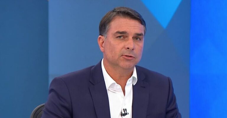 Flávio promete corte de impostos e aumento do salário mínimo