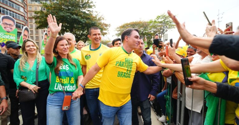 Flávio busca aumentar rejeição a Lula em lançamento de campanha do PL