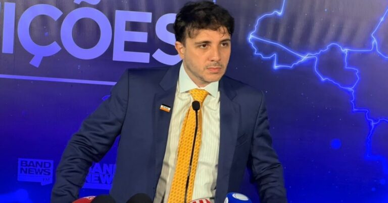 Renan Crivella chega ao debate da Band com crítica a Lula e Flávio