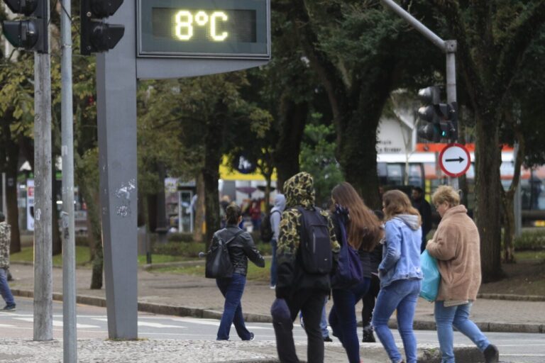 Massa de ar frio avança pelo Sul e Curitiba amanhece com temperaturas abaixo de 10°C