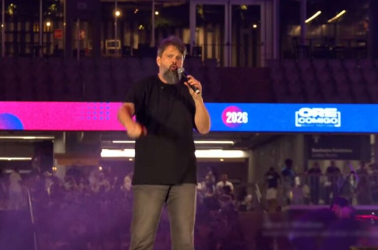 Pastor Tassos Lycurgo acusa esquerda de apoiar mutilação infantil na Arena MRV