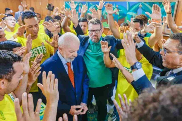 Lula estabelece estratégia para conquistar eleitorado evangélico sem usar púlpitos
