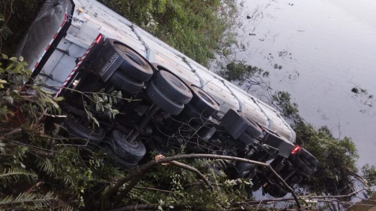 Bombeiros encontram corpo de caminhoneiro desaparecido em represa no Paraná