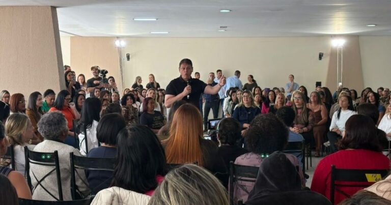 Tarcísio lança campanha à reeleição e promete debater pauta da mulher