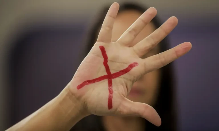 TCE revela que Paraná registrou 688 mil casos de violência contra mulher