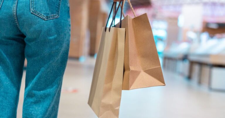Dia dos pais: shoppings projetam R$ 44 bi mas consumidor segue cauteloso