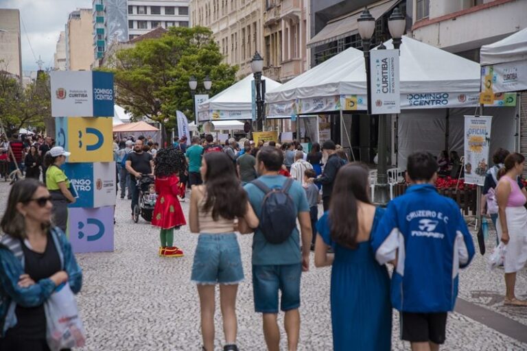 Domingo no Centro volta ao calçadão da Rua XV em Curitiba neste fim de semana