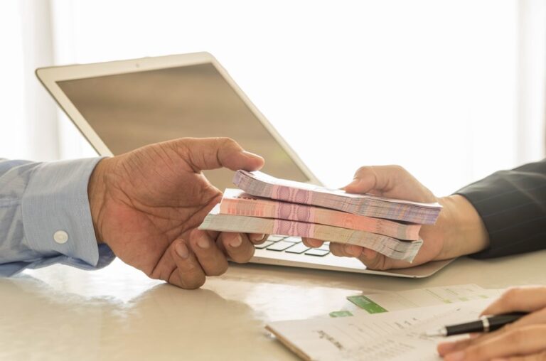 Taxa de empréstimo pessoal cai em agosto, mas segue acima de 8% ao mês