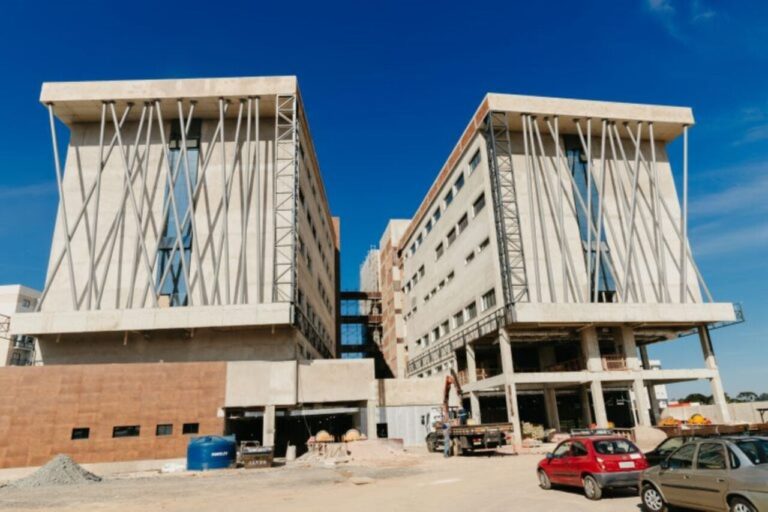 Hospital Municipal de São José dos Pinhais atinge 50% de conclusão na Grande Curitiba