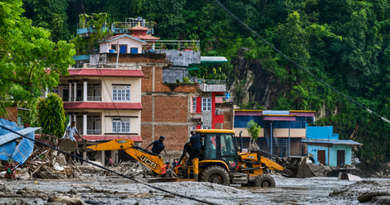 Grupos cristãos mobilizam ajuda emergencial após enchentes no Nepal
