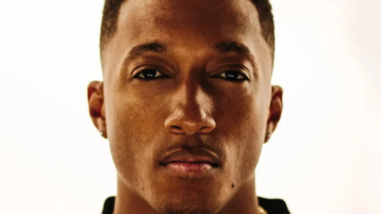 Lecrae enfrenta traumas da infância e reconstrói fé após sucesso como rapper