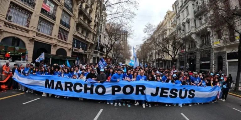 Marcha para Jesus reúne dezenas de milhares em Buenos Aires após 9 anos