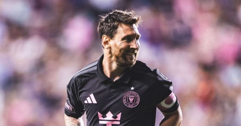 Messi agride adversário durante partida da MLS pelo Inter Miami
