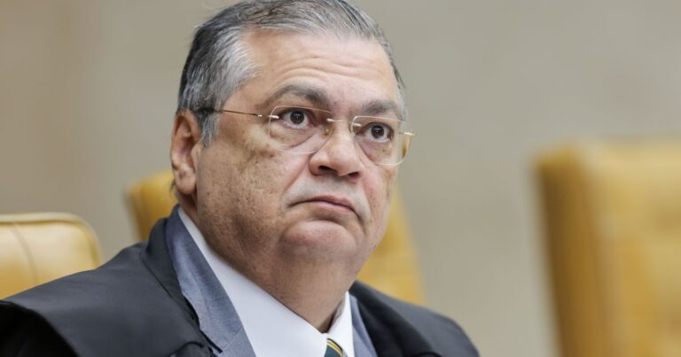 Advogados de ex-secretário pedem suspeição de Dino em caso de coação
