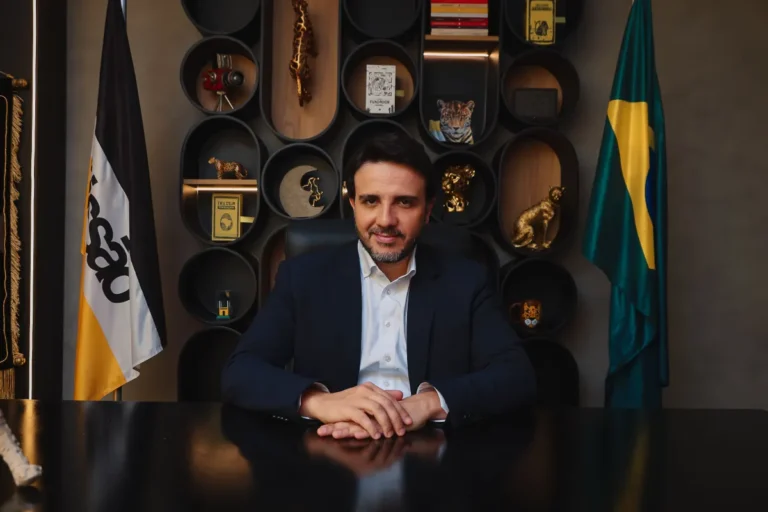 Renan Santos oficializa candidatura à presidência pelo Missão