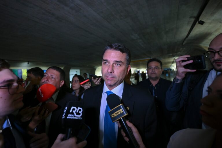 Flávio Bolsonaro articula unificação de palanques estaduais em 2026