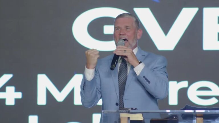 Global Vision Bible Church muda de local após queda de frequência