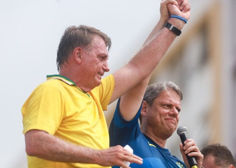 Tarcísio defende Bolsonaro e critica Haddad durante debate político
