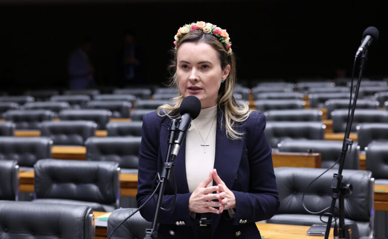 Deputada aciona MPF para investigar Janja sobre caso Discord