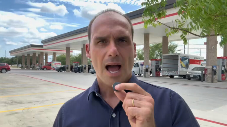 Eduardo Bolsonaro critica déficit fiscal de R$ 105,5 bilhões do governo Lula
