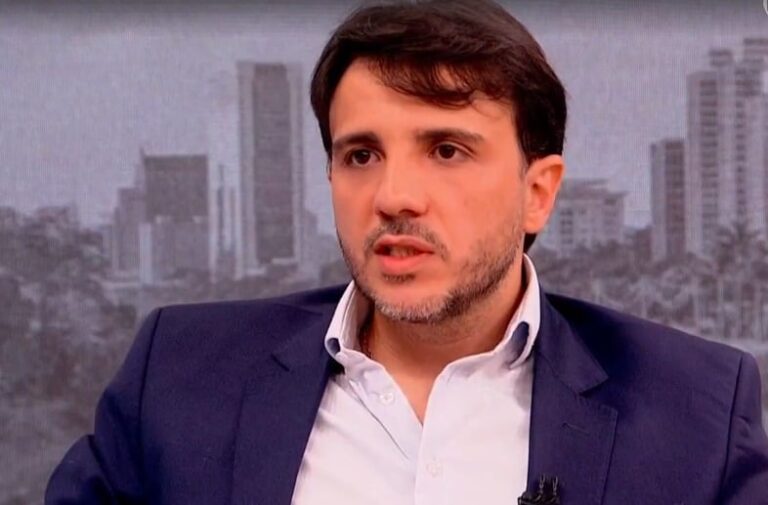 Renan Santos registra ameaça de morte na Polícia Federal