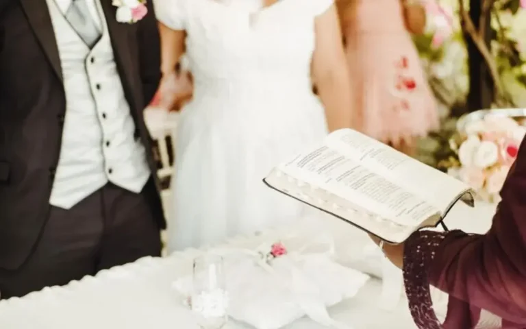 Especialista aponta falhas no discipulado como causa do declínio do casamento cristão