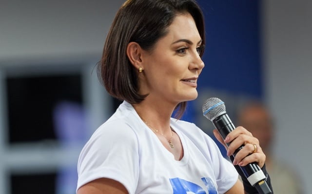 Michelle Bolsonaro diz que candidatura ao Senado é missão de Jair Bolsonaro