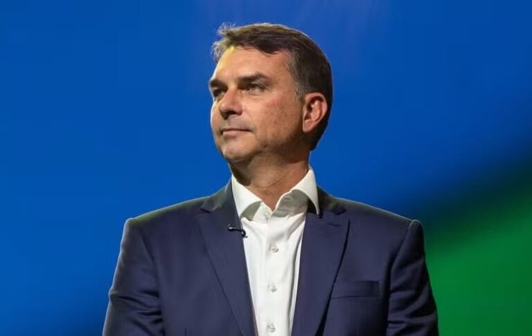 Flávio Bolsonaro cancela agenda em Juiz de Fora por mau tempo