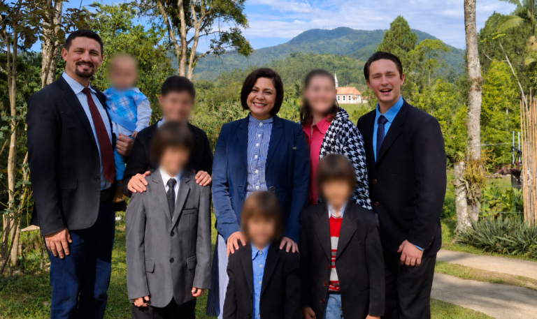 Justiça condena família de Blumenau a matricular filhos em escola