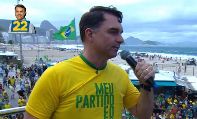 Flávio Bolsonaro encaminha relatório ao TSE sobre violência na campanha