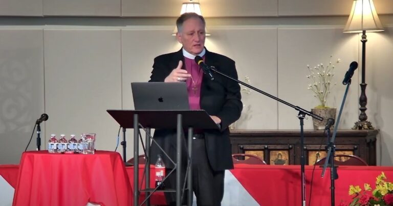 Igreja Anglicana considera bispo Derek Jones culpado de má conduta