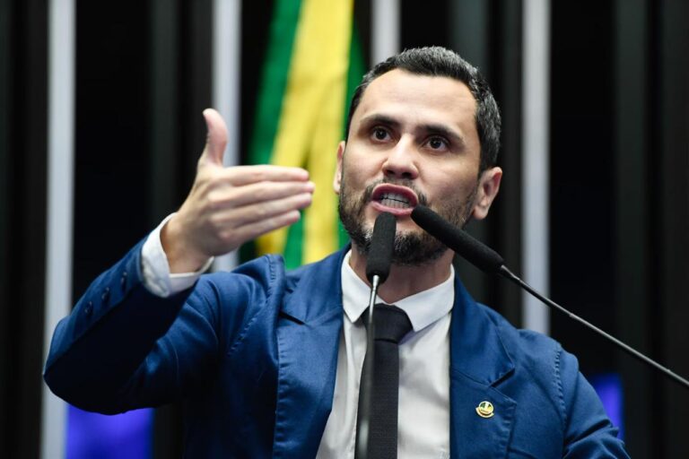 Cleitinho Azevedo lidera pesquisa para governo de Minas com 32%