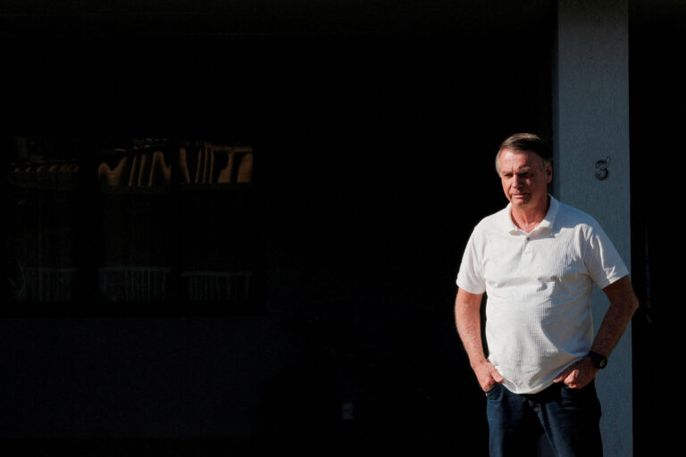 Defesa de Bolsonaro pede a Moraes autorização para aulas particulares de Laurinha em casa