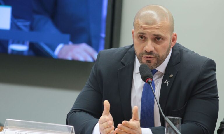 Defesa de Daniel Silveira pede ao STF análise urgente para revogar autorização de trabalho