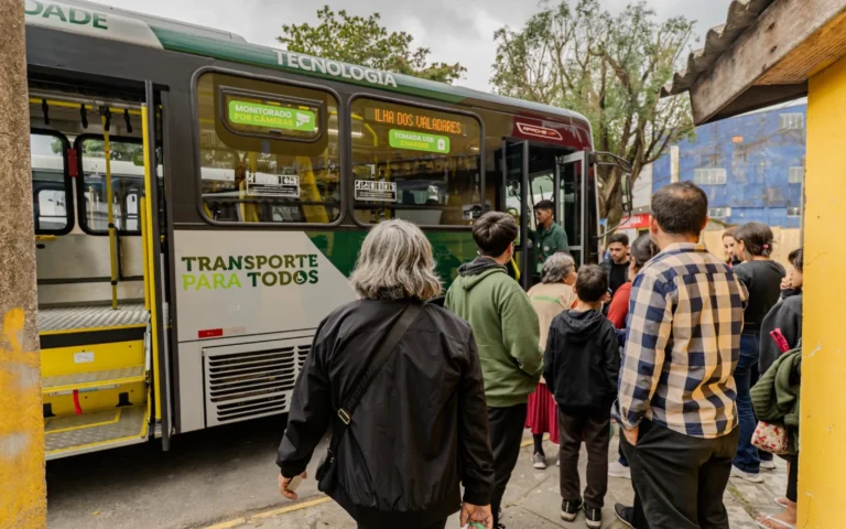 Paraná implanta transporte gratuito em 12 municípios e aquece comércio local