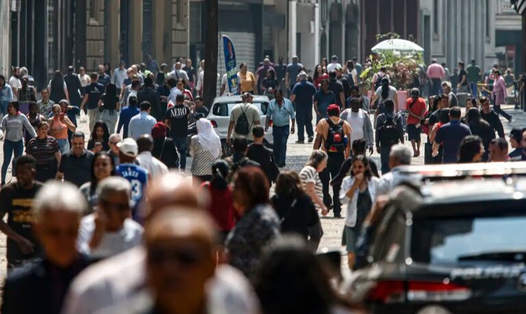 Vendas no comércio brasileiro caem 0,1% em julho ante junho