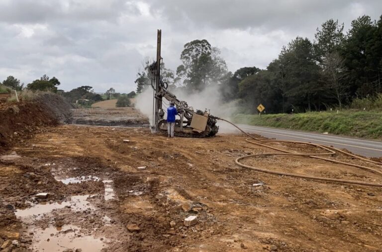 Paraná bloqueia trechos da PRC-466 para detonações de rochas nesta semana