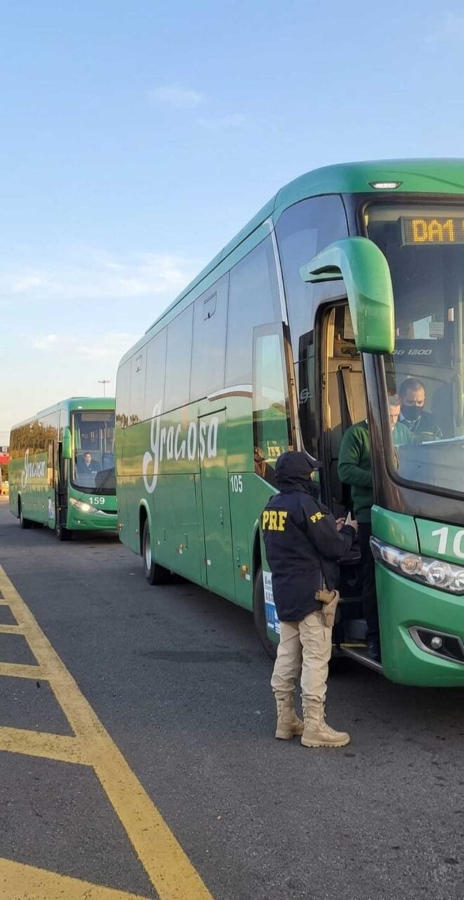 Idoso de 82 anos é preso por importunação sexual em ônibus de Curitiba