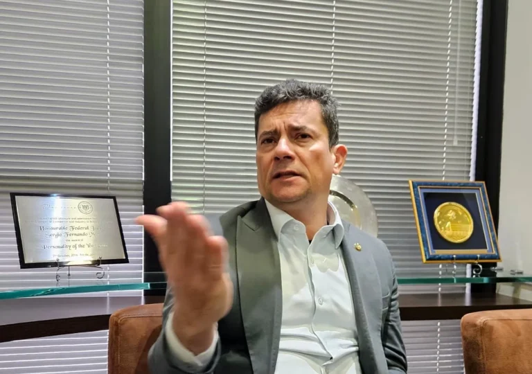 Moro promete choque de gestão na Sanepar antes de decidir sobre privatização