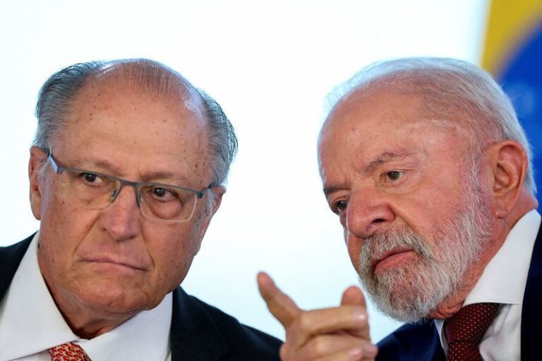 Lula escala Alckmin para negociar saída do PSB da disputa no DF