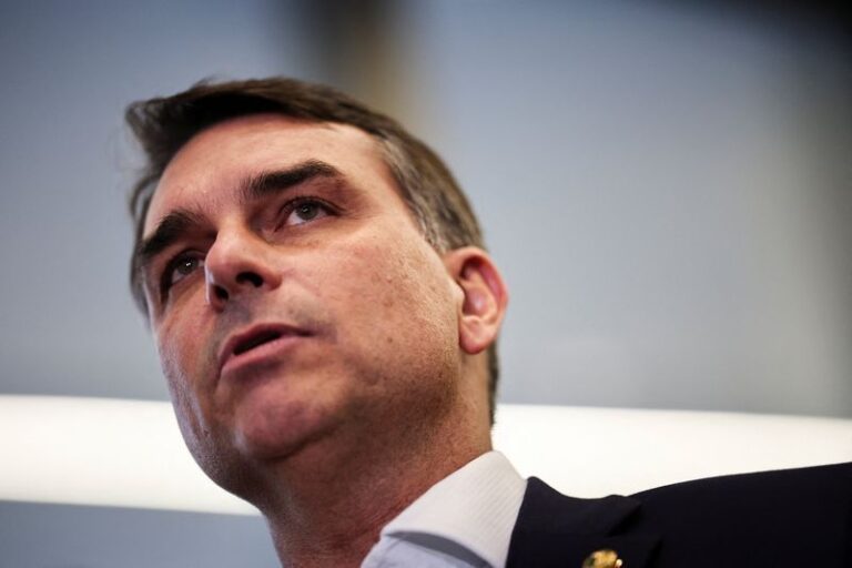 Flávio critica Eduardo por agradecer Trump sobre tarifa